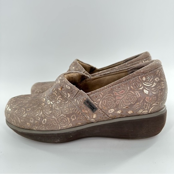 Greys Anatomy soft walk Meredith closed back clogs 8 brown oil slip resistant - Picture 5 of 14